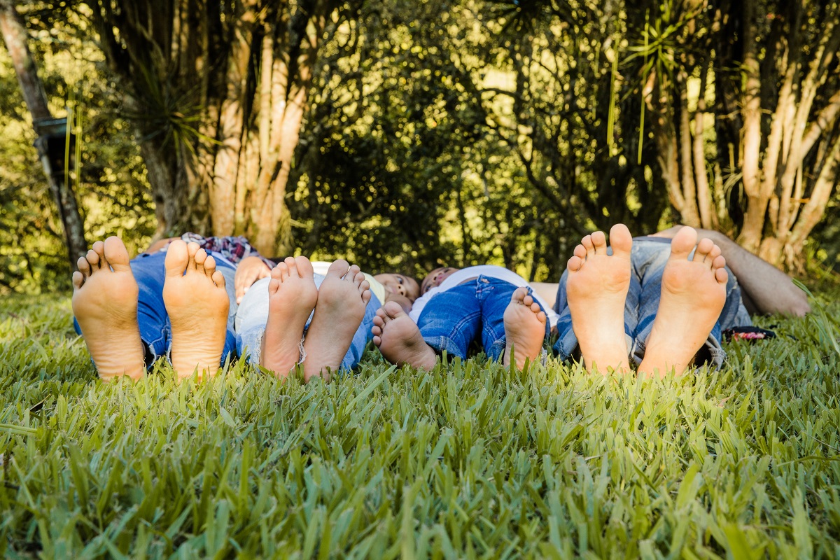 Pieds d'une famille en bonne santé.