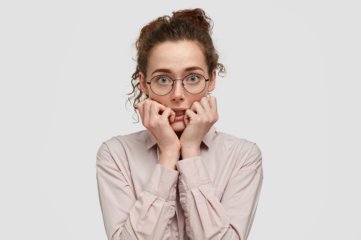 Femme avec anxiété et stress.